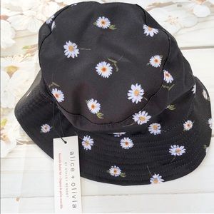 White/Black Daisy Bucket Hat
